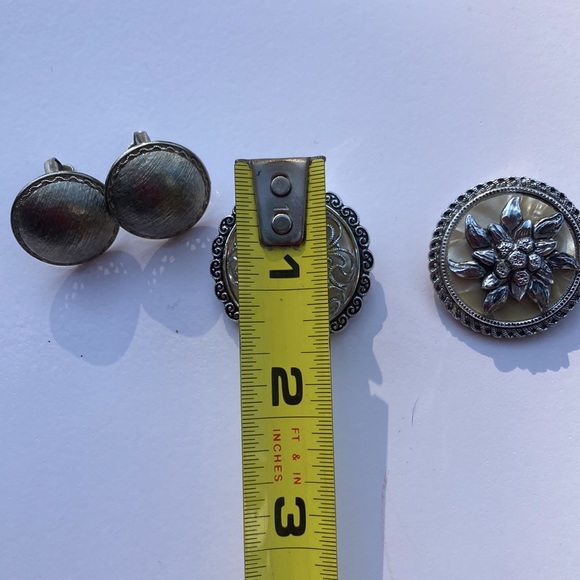 Vintage scarf clips and matching earrings - Picture 5 of 13